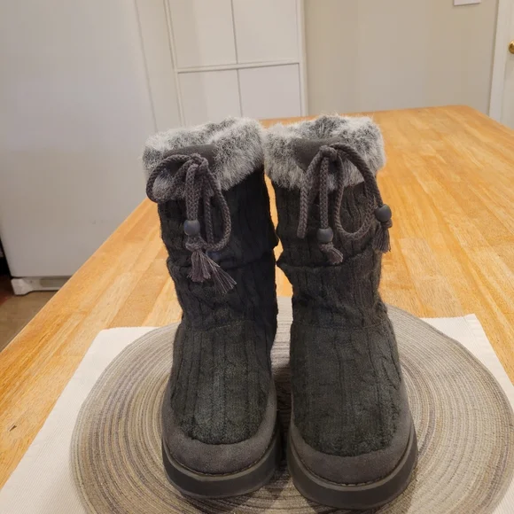 💠EUC~ SKECHERS KNIT SWEATER BOOTS - Picture 8 of 9